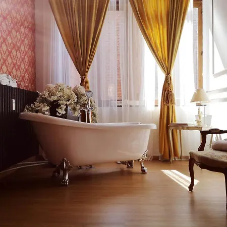 Bed and breakfast Nest Versailles - Unique Louis Xiv Decoration - Calm Location Right In Center 3*