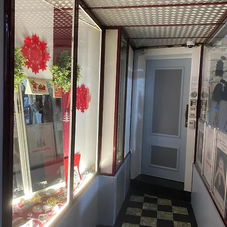 Nest Versailles - Unique Louis Xiv Decoration - Calm Location Right In Center Bed and breakfast