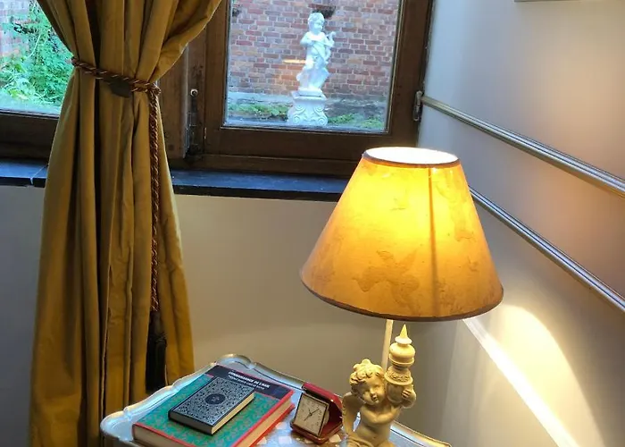 Nest Versailles - Unique Louis Xiv Decoration - Calm Location Right In Center Bed & Breakfast