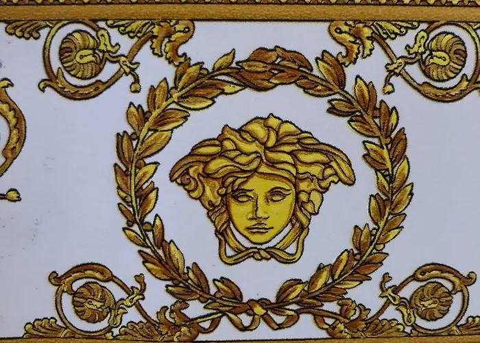 Nest Versailles - Unique Louis Xiv Decoration - Calm Location Right In Center Bed & Breakfast