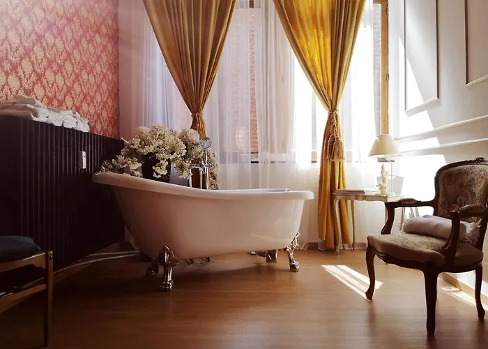 Bed & Breakfast Nest Versailles - Unique Louis Xiv Decoration - Calm Location Right In Center 3*