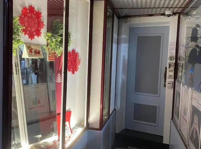 Nest Versailles - Unique Louis Xiv Decoration - Calm Location Right In Center Bed & Breakfast